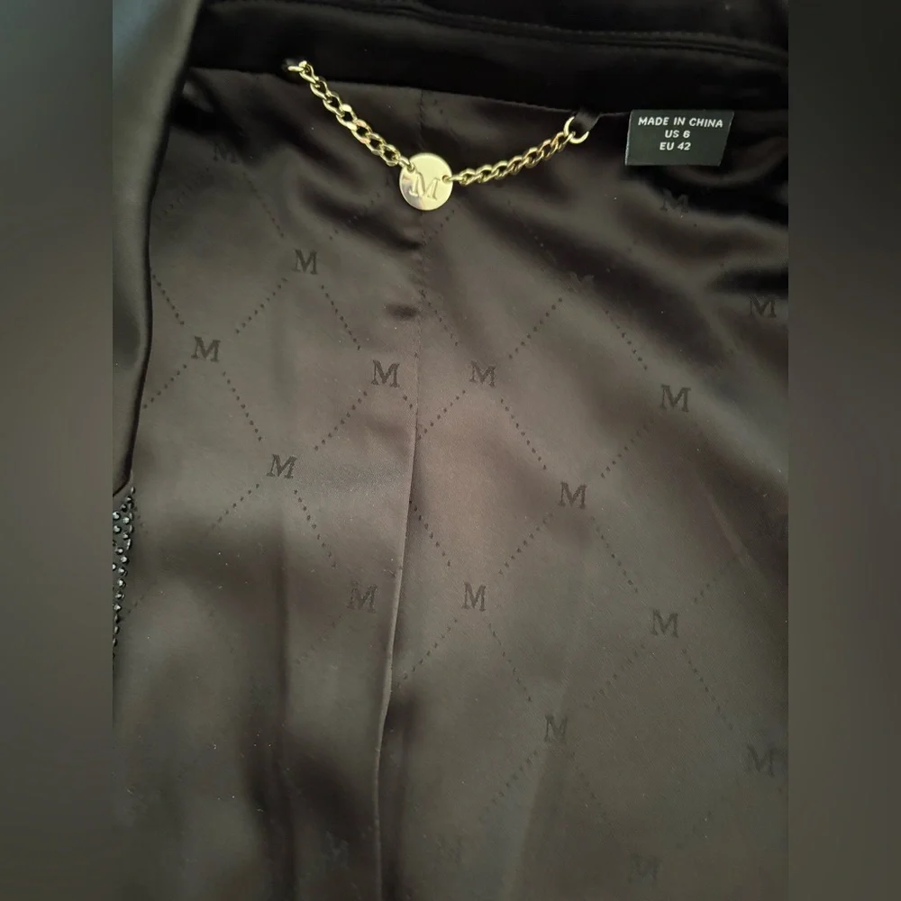 Elegant Black Women's Blazer - Size M (6) - Picture 8 of 9